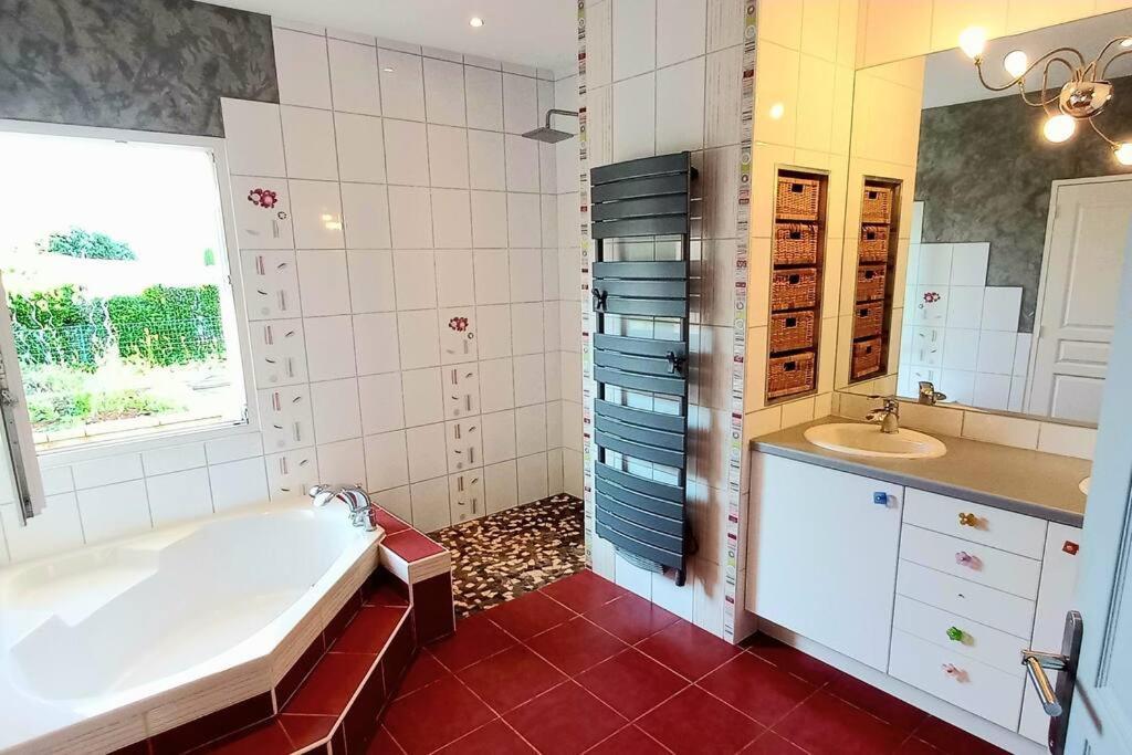 Villa 140 M² Hab. Avec Piscine 卡斯特尔 外观 照片